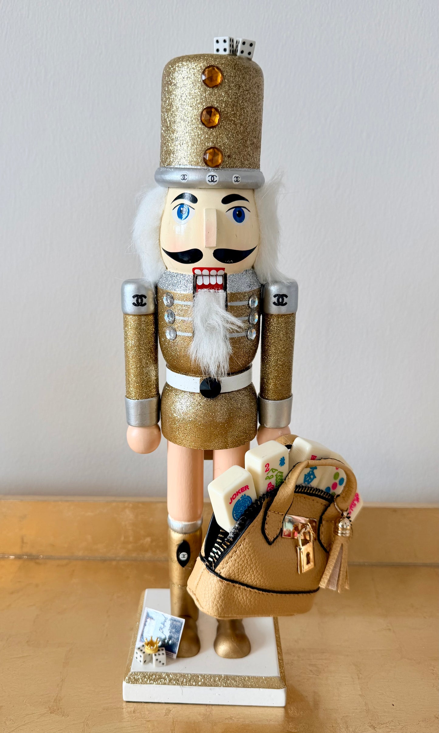The Sir Mahjong Knight Gold – Small Nutcracker