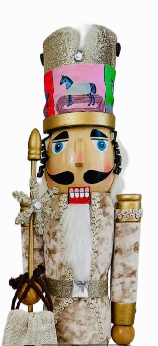 The Hippie H II - Small Nutcracker
