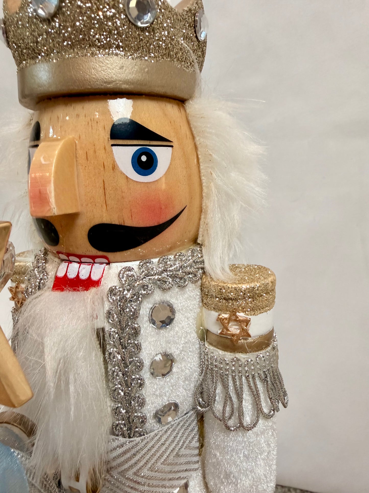 The Maccabee Sir Bougie - Small Nutcracker