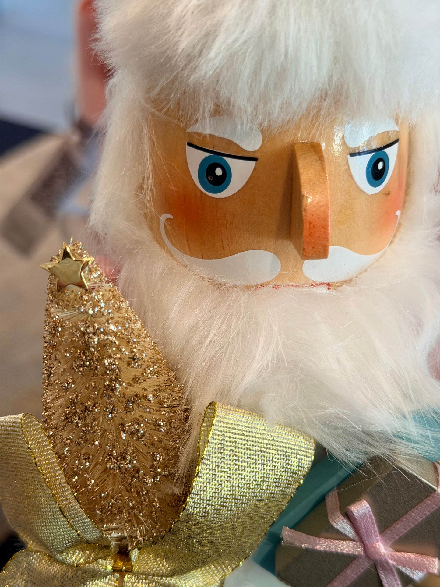 The Santa Mahj Mint Green Dot - Small Nutcracker