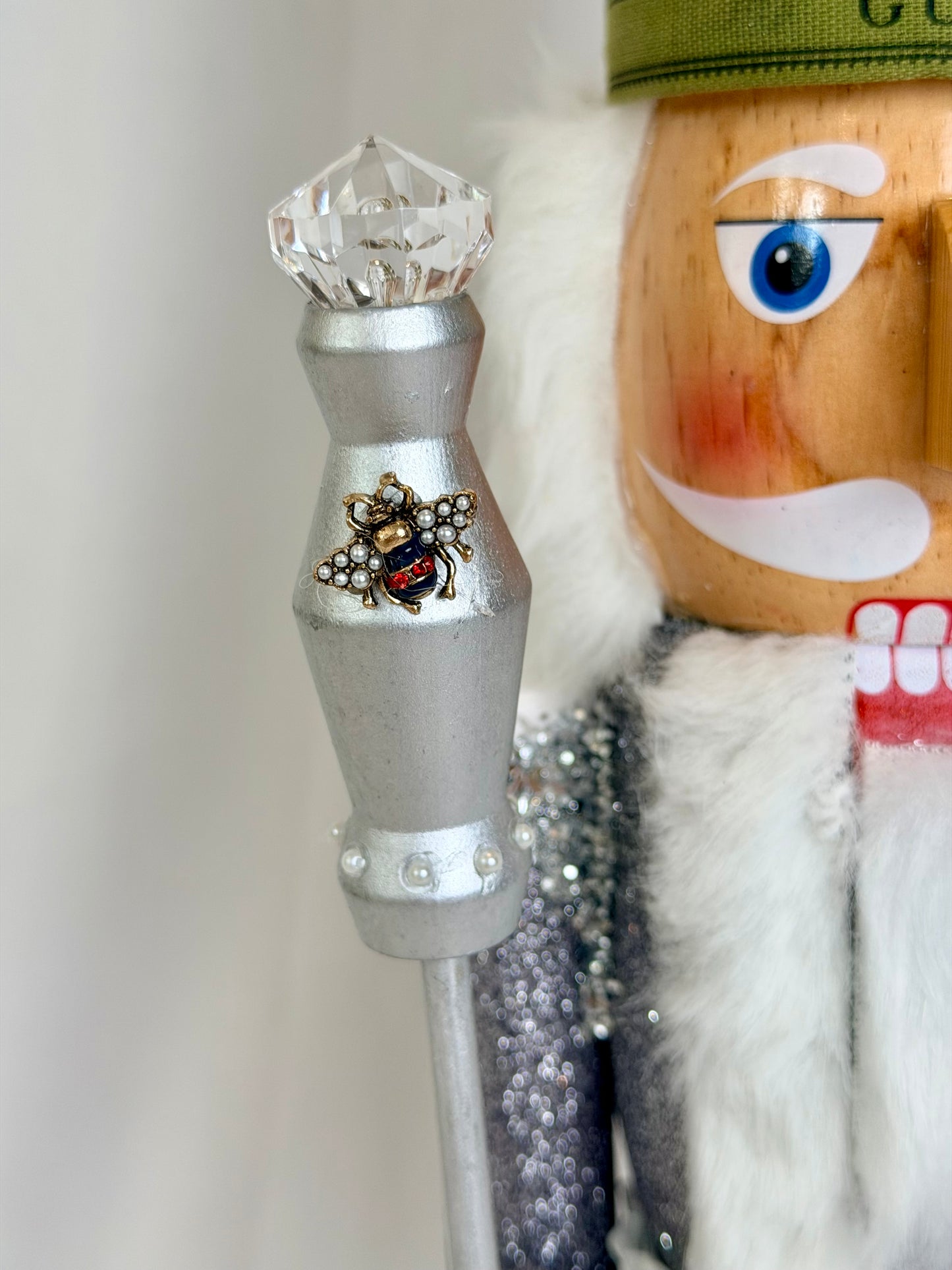 The G Bee King - Small Nutcracker