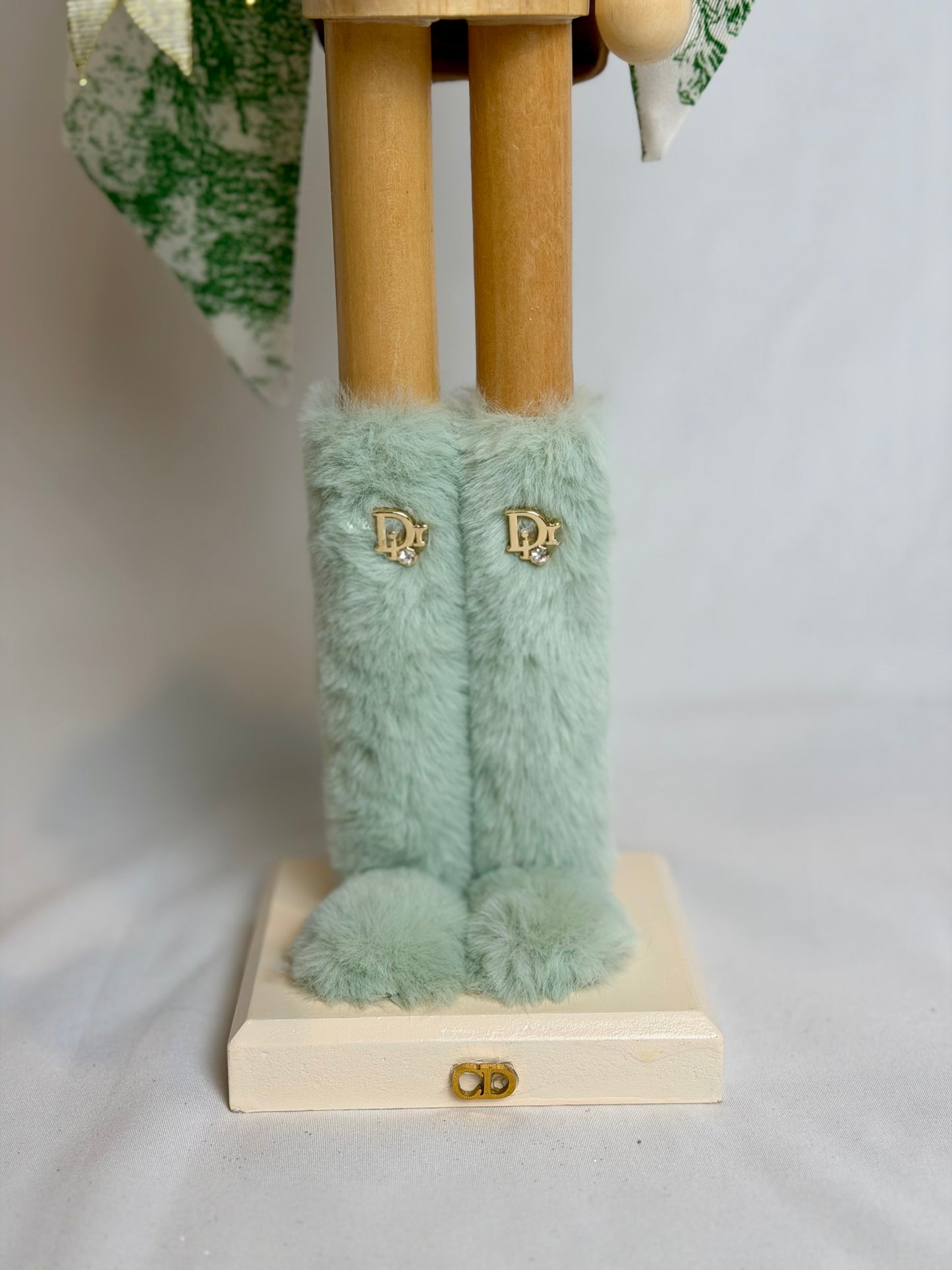 The Fashionable Hippie Woodsman - Small Nutcracker