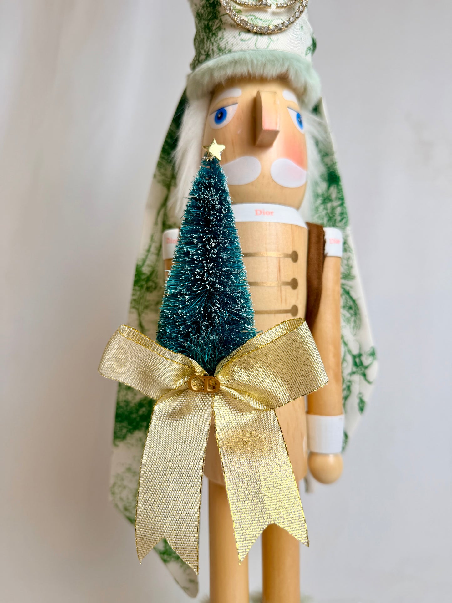 The Fashionable Hippie Woodsman - Small Nutcracker
