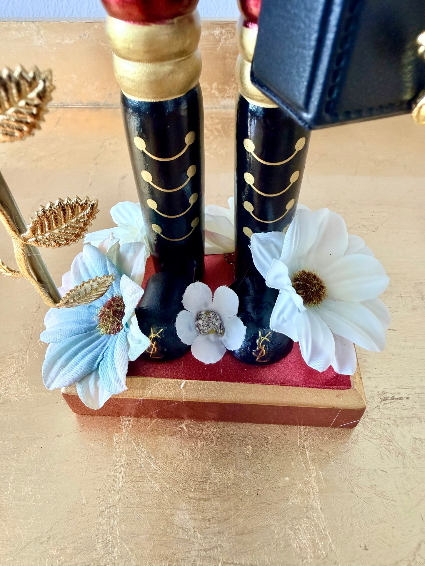 The Floral Y Love