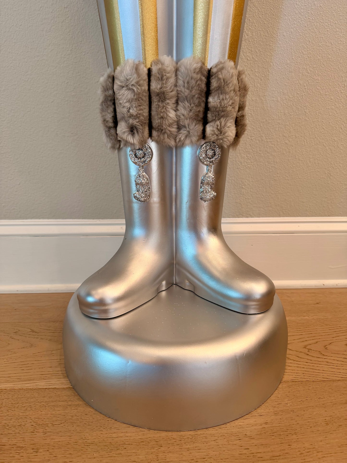 Sir Eat Or Not To Eat - Life-Size Nutcracker