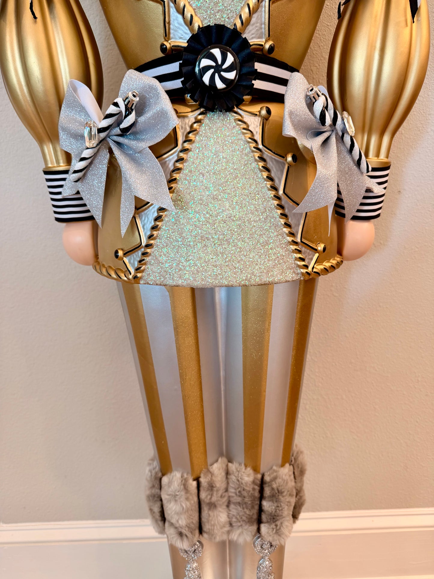 Sir Eat Or Not To Eat - Life-Size Nutcracker
